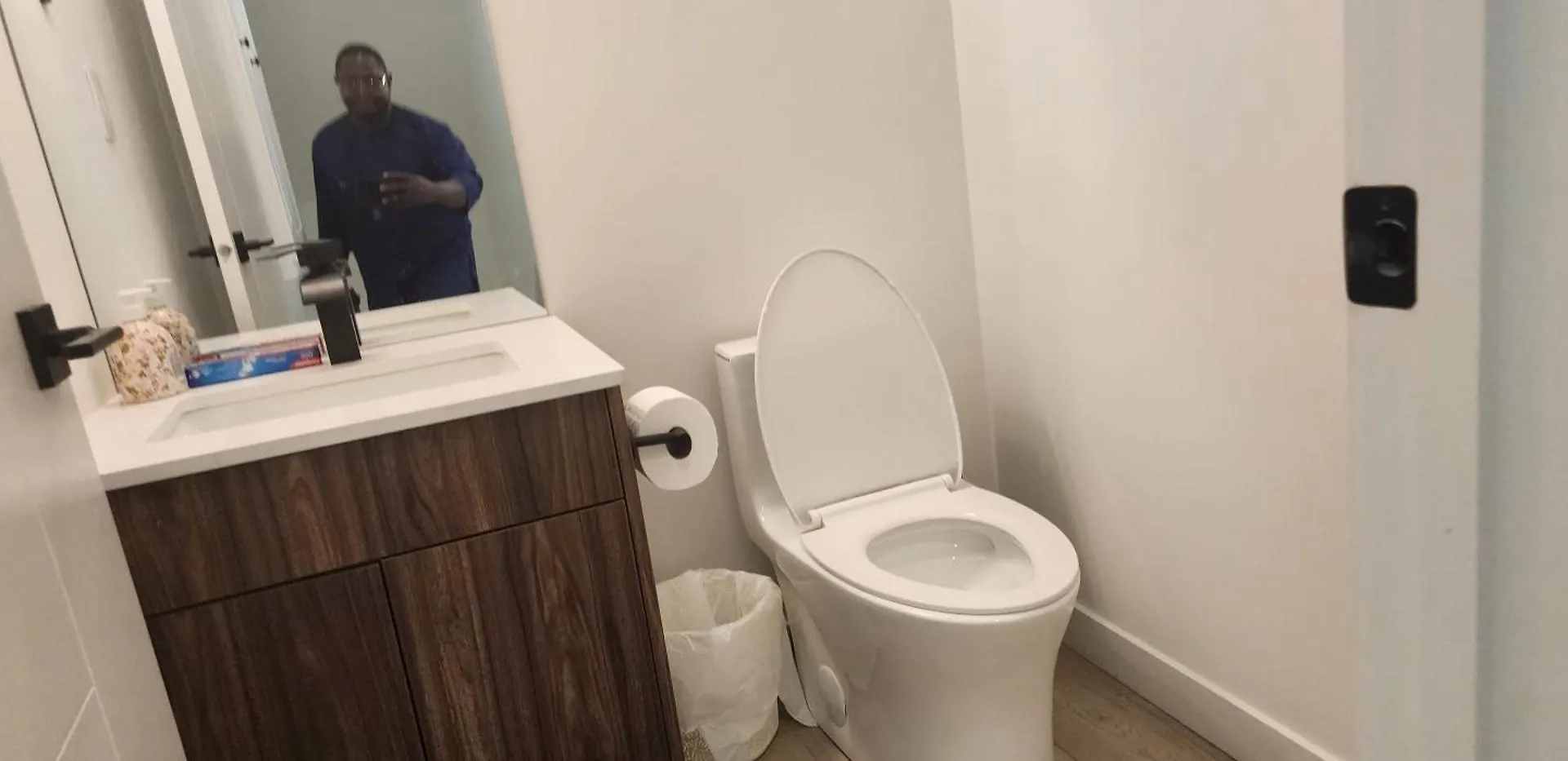 Near Winnipeg Airport-Ywg 2 Bedrooms 0*,
